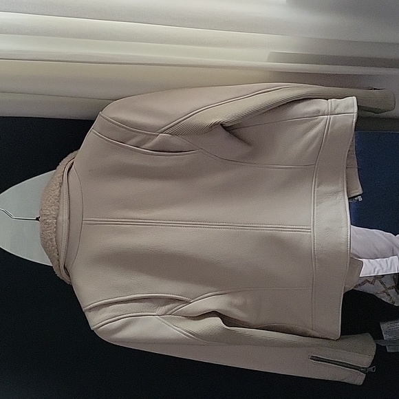 NWT! Ugg Leather Jacket Size large - Picture 4 of 9